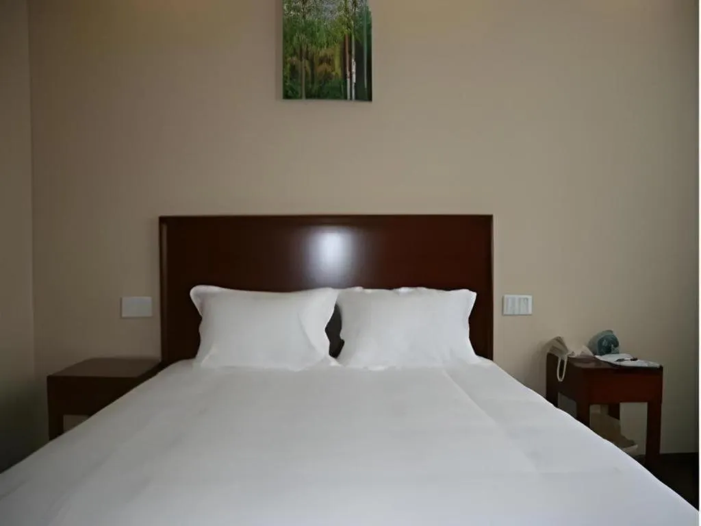 Bed in GreenTree Inn Nantong Haian Kaifa District Express Hotel