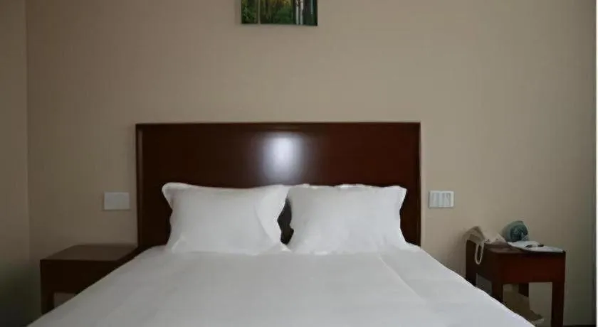 Bed in GreenTree Inn Nantong Haian Kaifa District Express Hotel