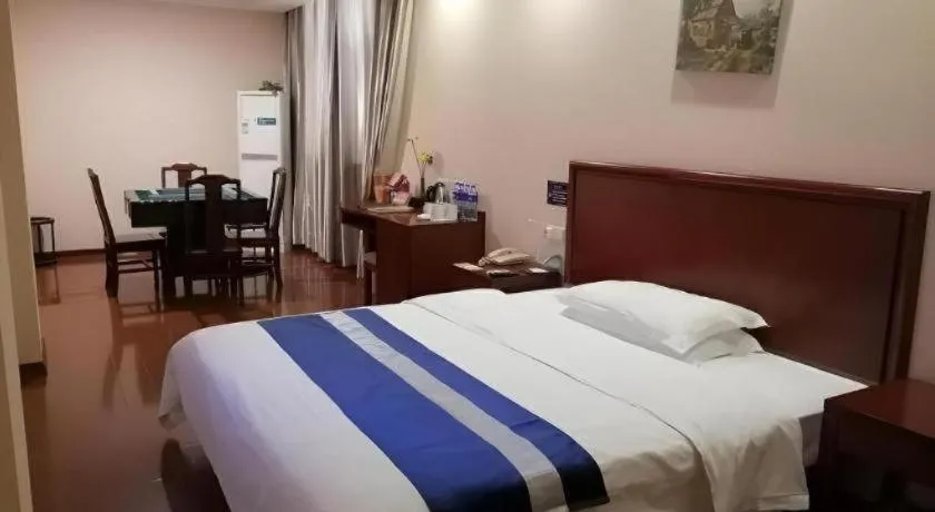 Bed in GreenTree Inn Nantong Haian Kaifa District Express Hotel