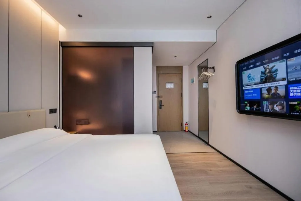 Bed in GreenTree Inn Guangzhou Panyu Bus Station Business Hotel