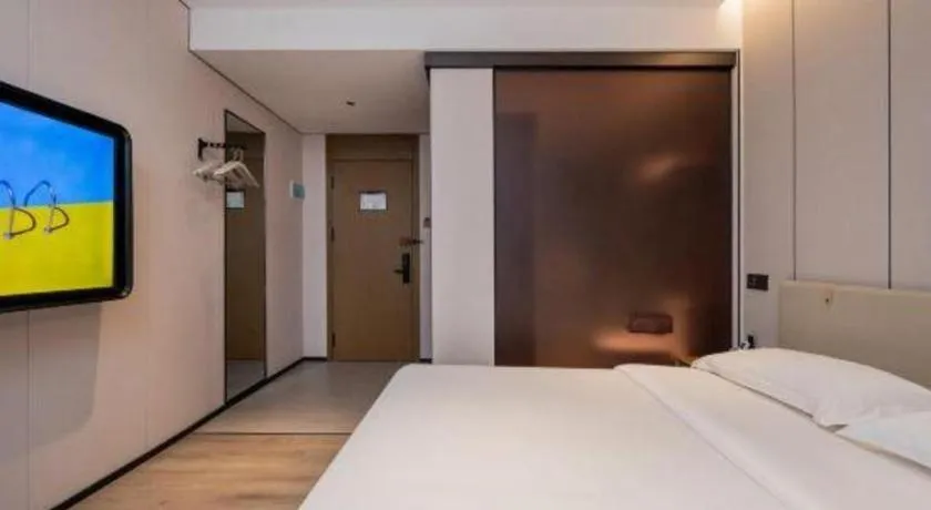 Bed in GreenTree Inn Guangzhou Panyu Bus Station Business Hotel