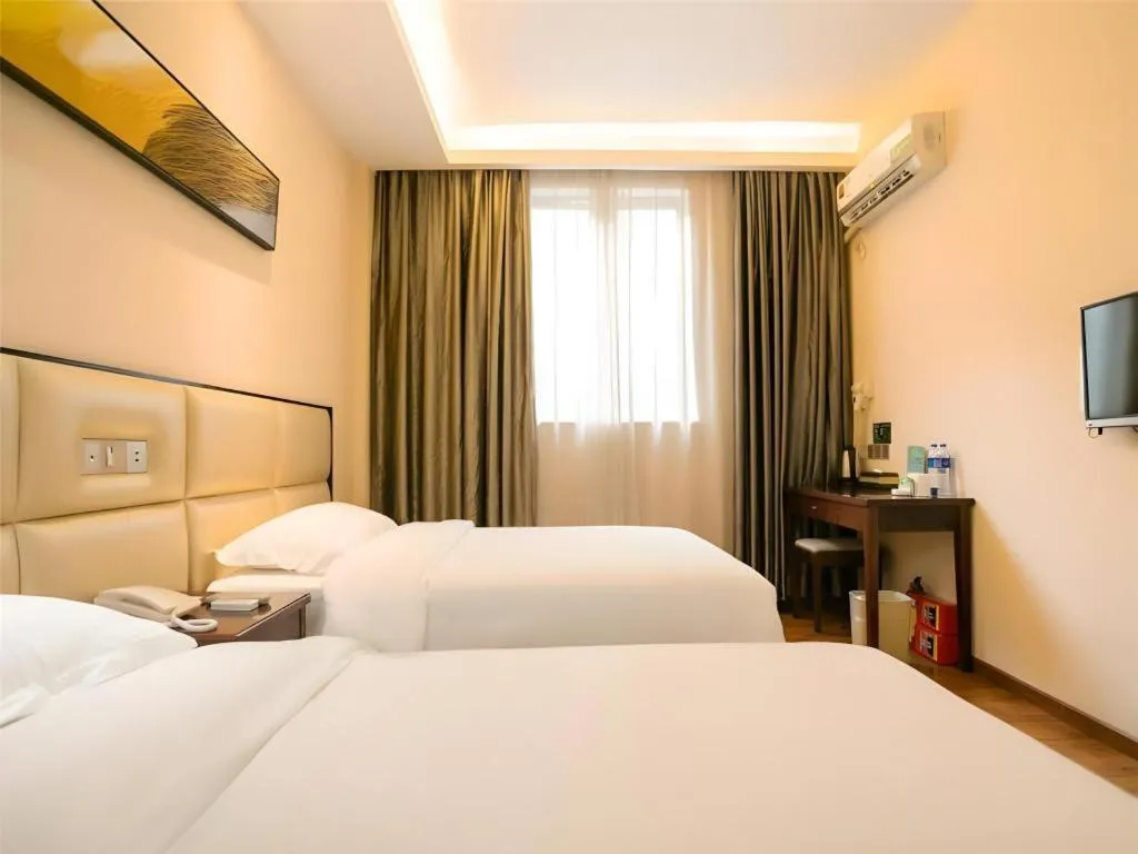 Bed in GreenTree Inn Guangzhou Panyu Bus Station Business Hotel