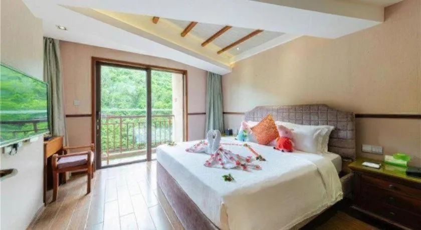 Bed in Grand Metro Park Bay Hotel