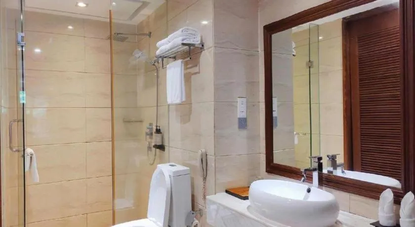 Grand Metro Park Bay Hotel