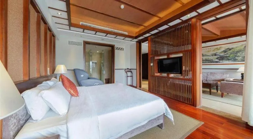 Bed in Grand Metro Park Bay Hotel