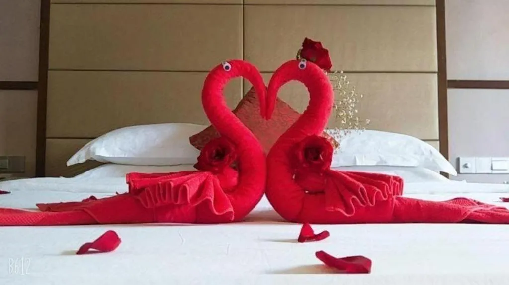 Bed in Grand Metro Park Bay Hotel