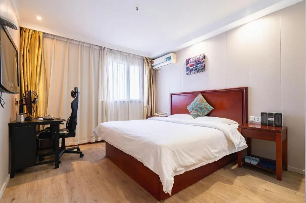 Bed in GreenTree Inn Wuxi Guangrui Road Hotel