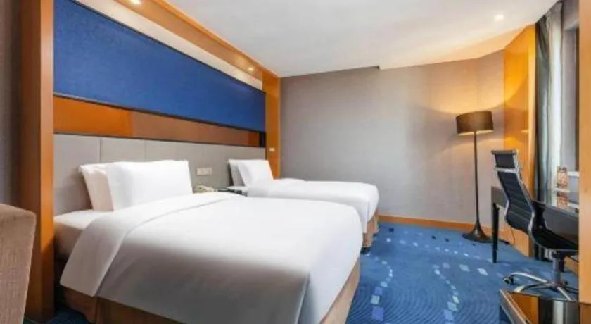 Bed in Grand Skylight Hotel KaiMei