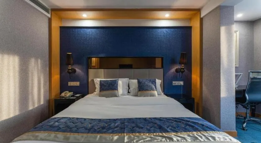 Bed in Grand Skylight Hotel KaiMei