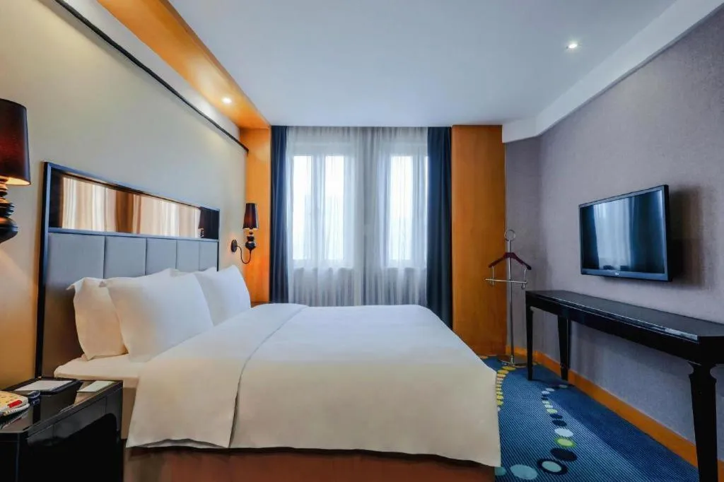 Bed in Grand Skylight Hotel KaiMei