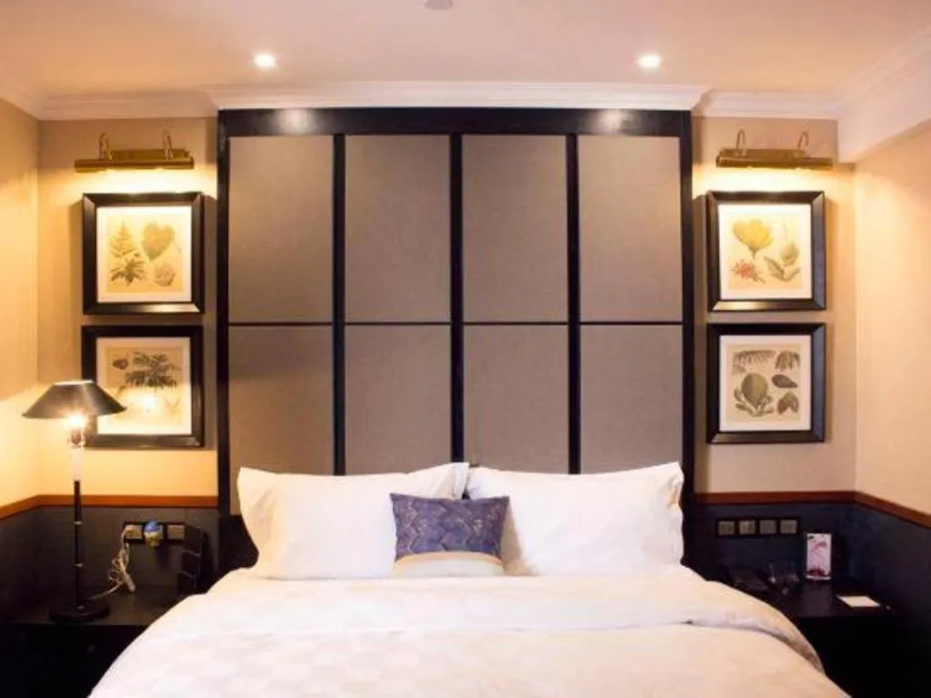 Bed in Grand Skylight Hotel KaiMei