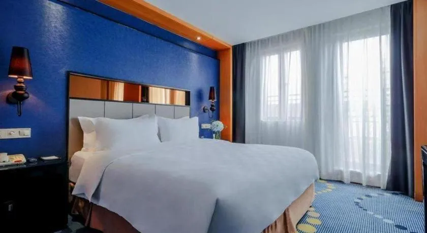 Bed in Grand Skylight Hotel KaiMei