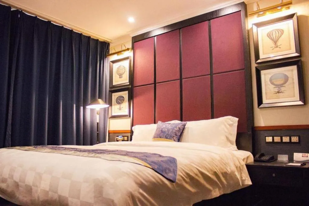 Bed in Grand Skylight Hotel KaiMei