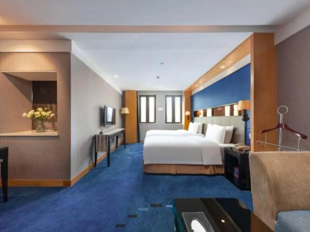 Bed in Grand Skylight Hotel KaiMei