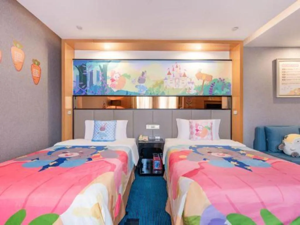 Bed in Grand Skylight Hotel KaiMei