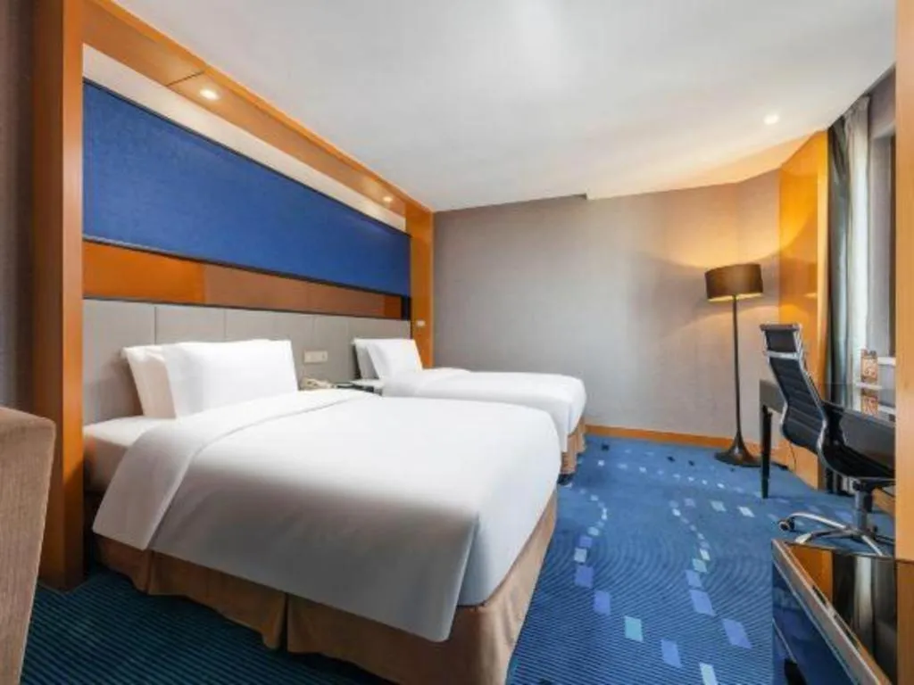 Bed in Grand Skylight Hotel KaiMei