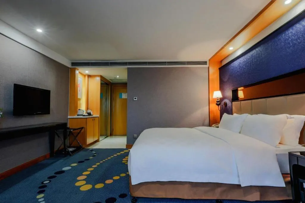 Bed in Grand Skylight Hotel KaiMei