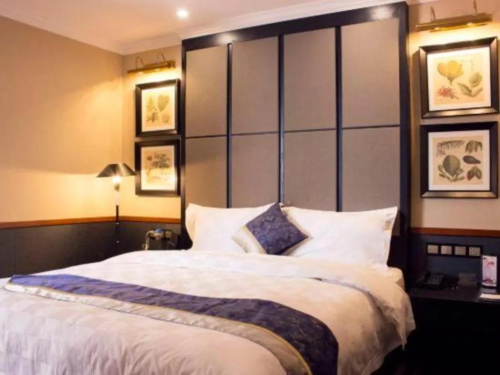 Bed in Grand Skylight Hotel KaiMei