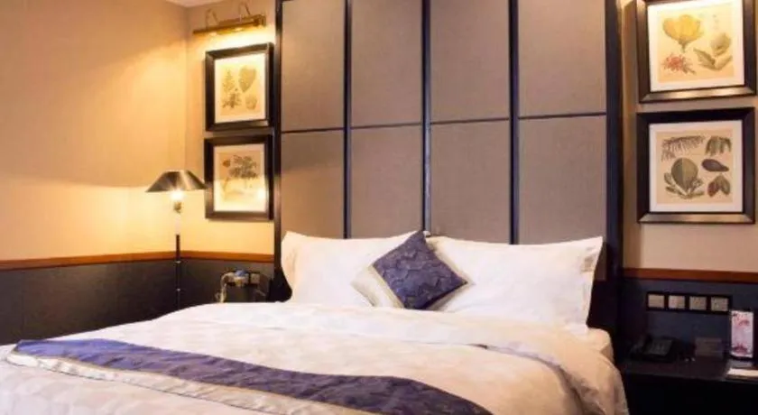 Bed in Grand Skylight Hotel KaiMei