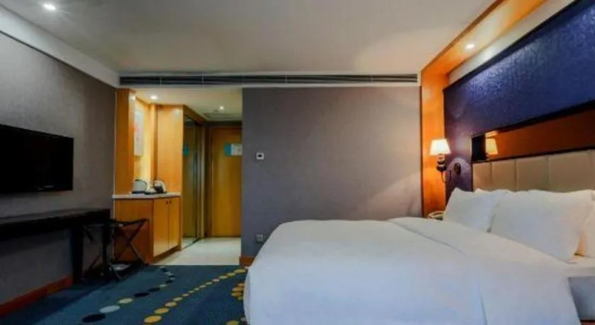 Bed in Grand Skylight Hotel KaiMei