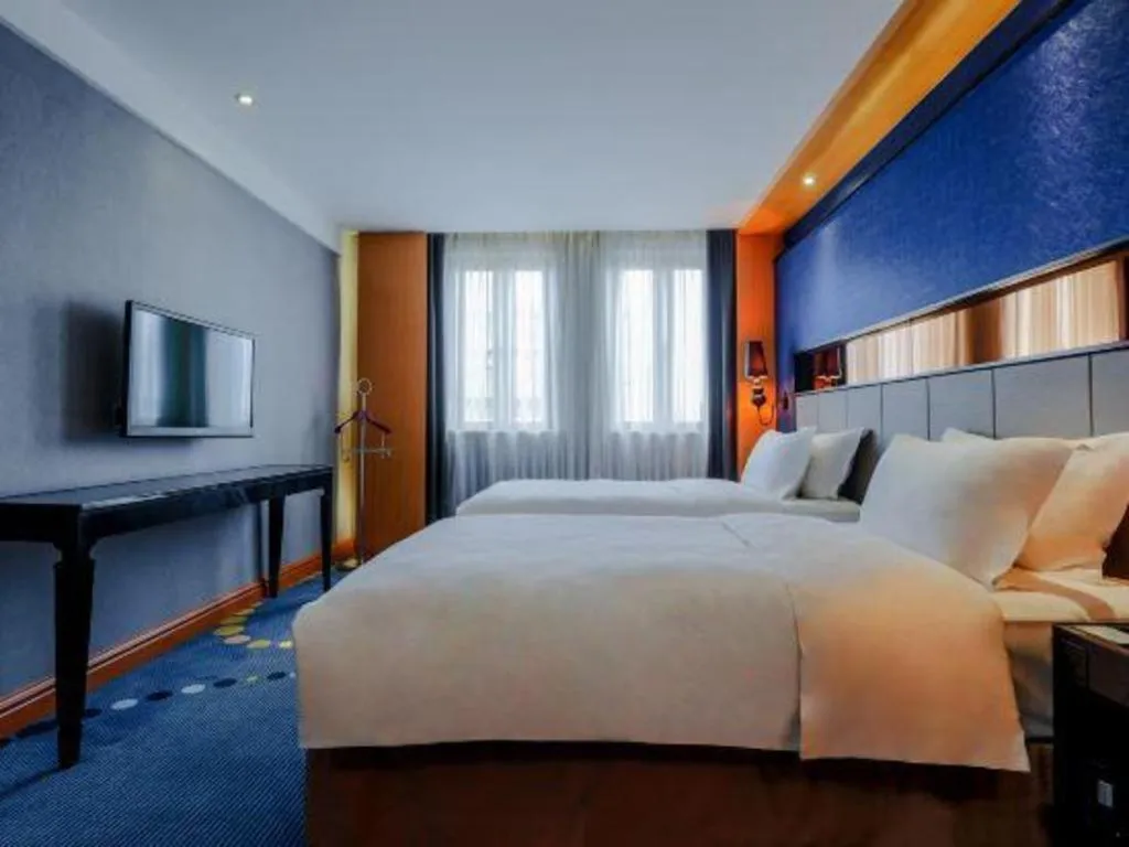 Bed in Grand Skylight Hotel KaiMei