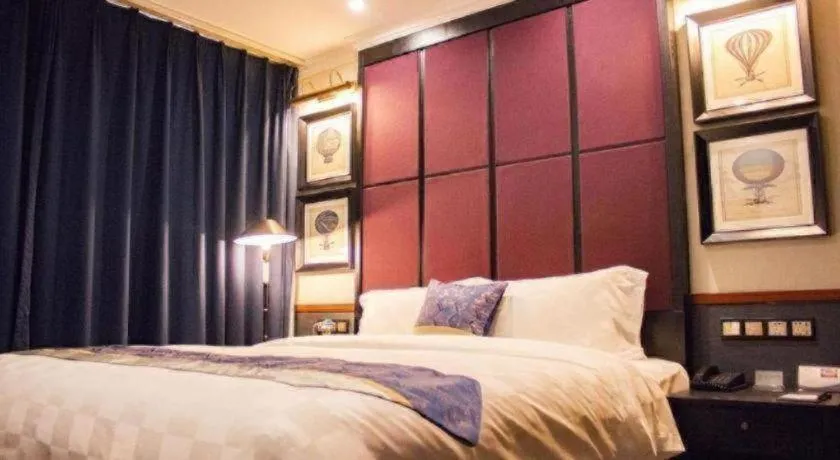 Bed in Grand Skylight Hotel KaiMei