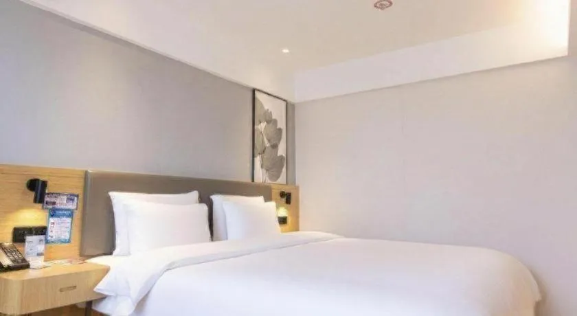 Bed in GreenTree Inn Lianyungang Suning Square Hualian Mantion Hotel