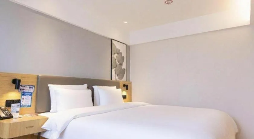 Bed in GreenTree Inn Lianyungang Suning Square Hualian Mantion Hotel