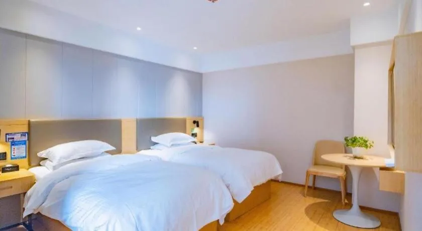 Bed in GreenTree Inn Lianyungang Suning Square Hualian Mantion Hotel