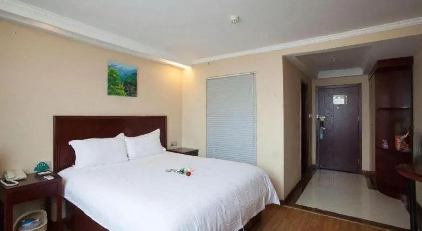 Bed in GreenTree Inn Taizhou Gaogang District Business Hotel