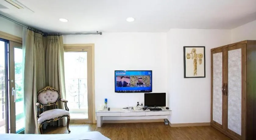 Port Avenue Hotel N Resort