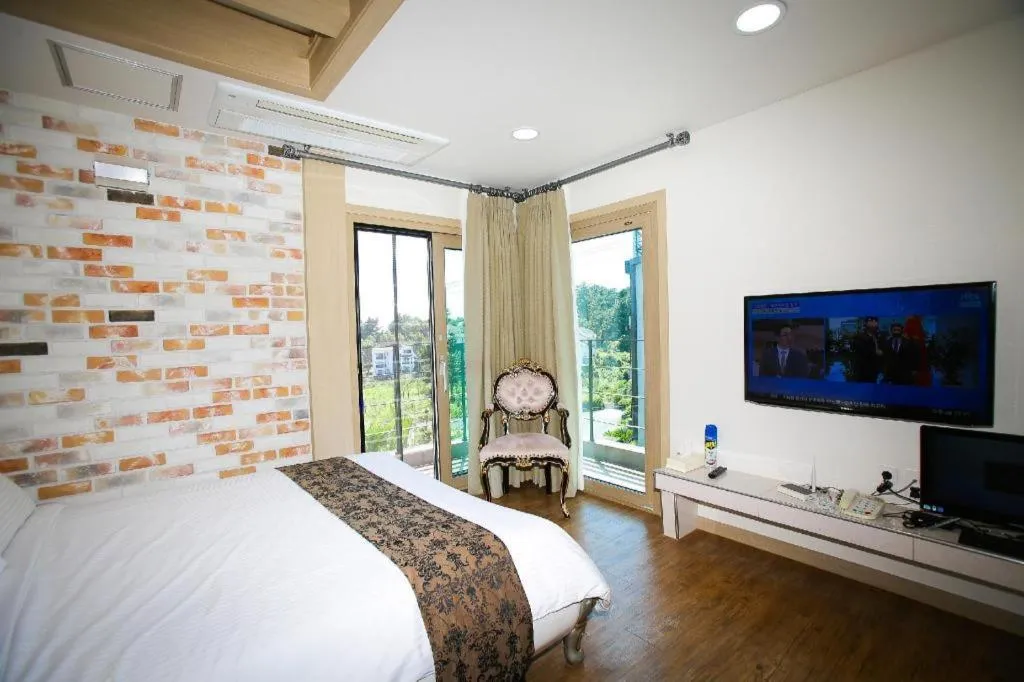 Port Avenue Hotel N Resort