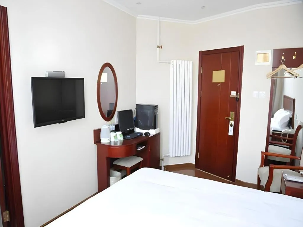 Bed in GreenTree Inn Beijing Shangdi East Anningzhuang Road Shell Hotel