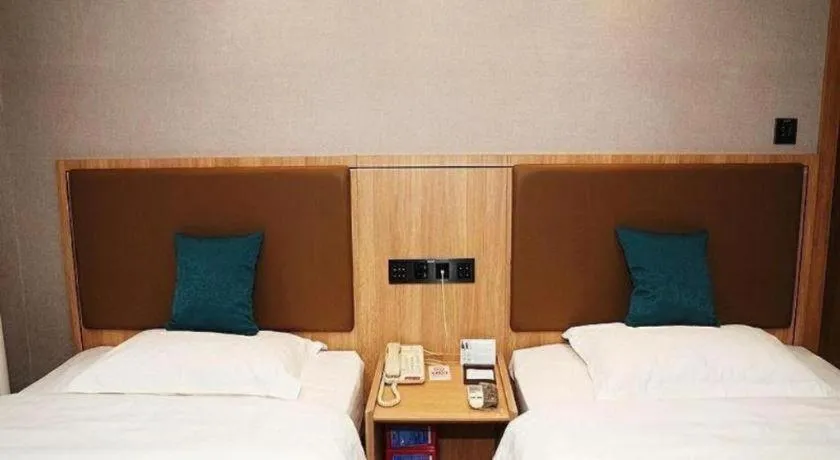 Bed in GreenTree Inn Beijing Shangdi East Anningzhuang Road Shell Hotel