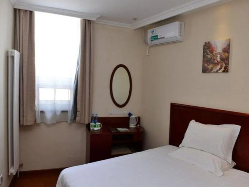 Bed in GreenTree Inn Beijing Shangdi East Anningzhuang Road Shell Hotel