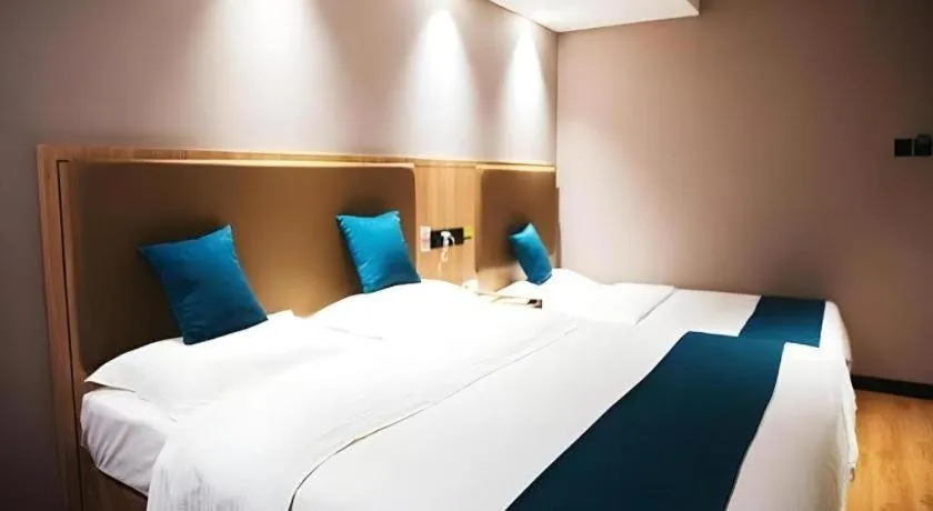 Bed in GreenTree Inn Beijing Shangdi East Anningzhuang Road Shell Hotel