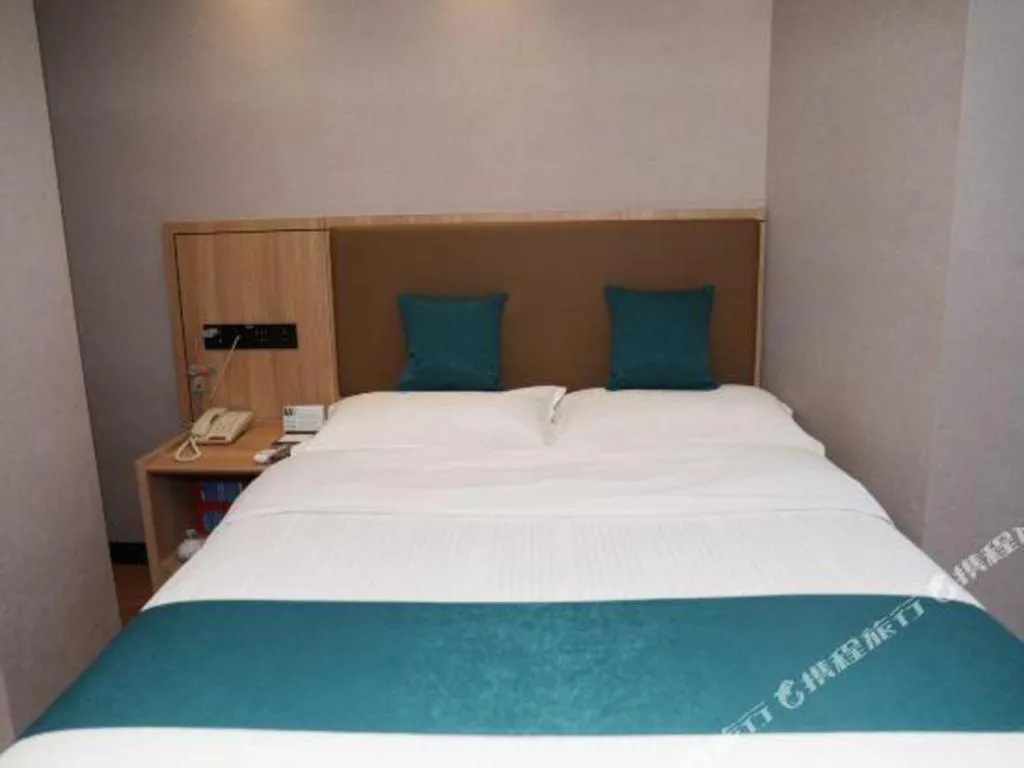 Bed in GreenTree Inn Beijing Shangdi East Anningzhuang Road Shell Hotel