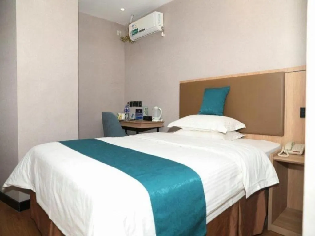 Bed in GreenTree Inn Beijing Shangdi East Anningzhuang Road Shell Hotel