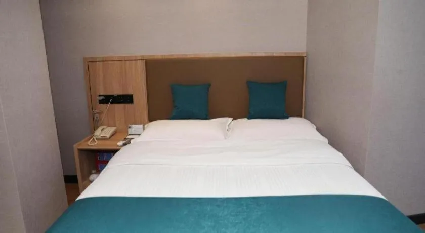 Bed in GreenTree Inn Beijing Shangdi East Anningzhuang Road Shell Hotel