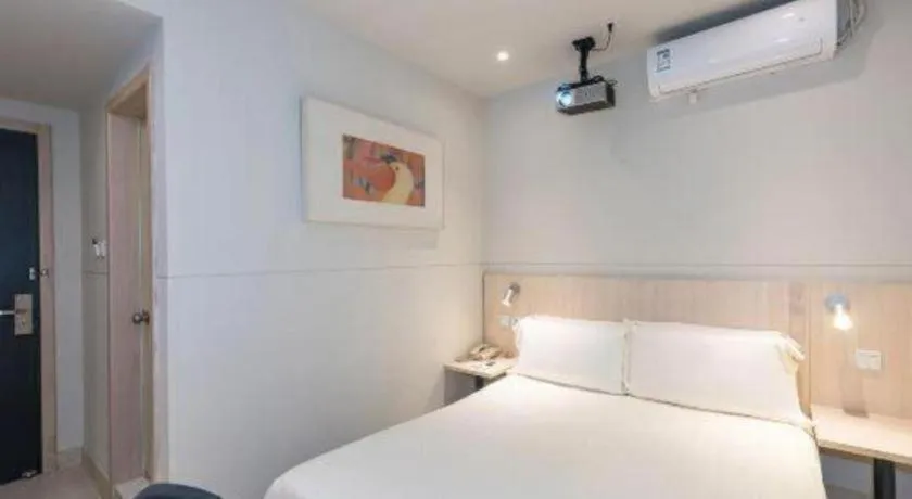 Bed in Jinjiang Inn Beijing Huairou Qingchun Road Wanda Plaza