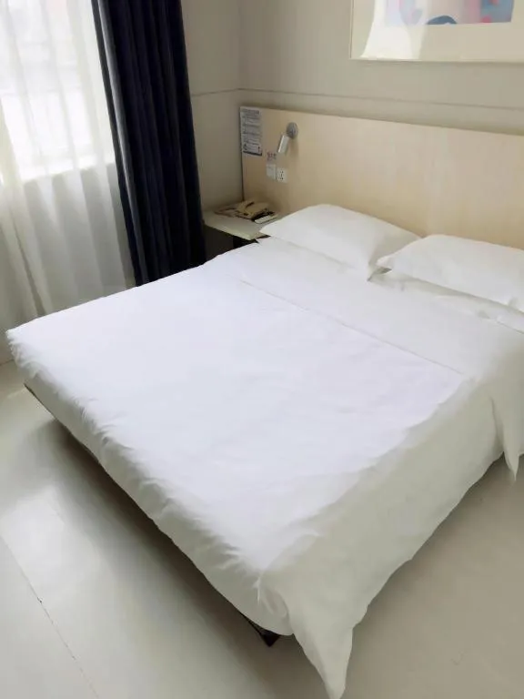 Bed in Jinjiang Inn Beijing Huairou Qingchun Road Wanda Plaza