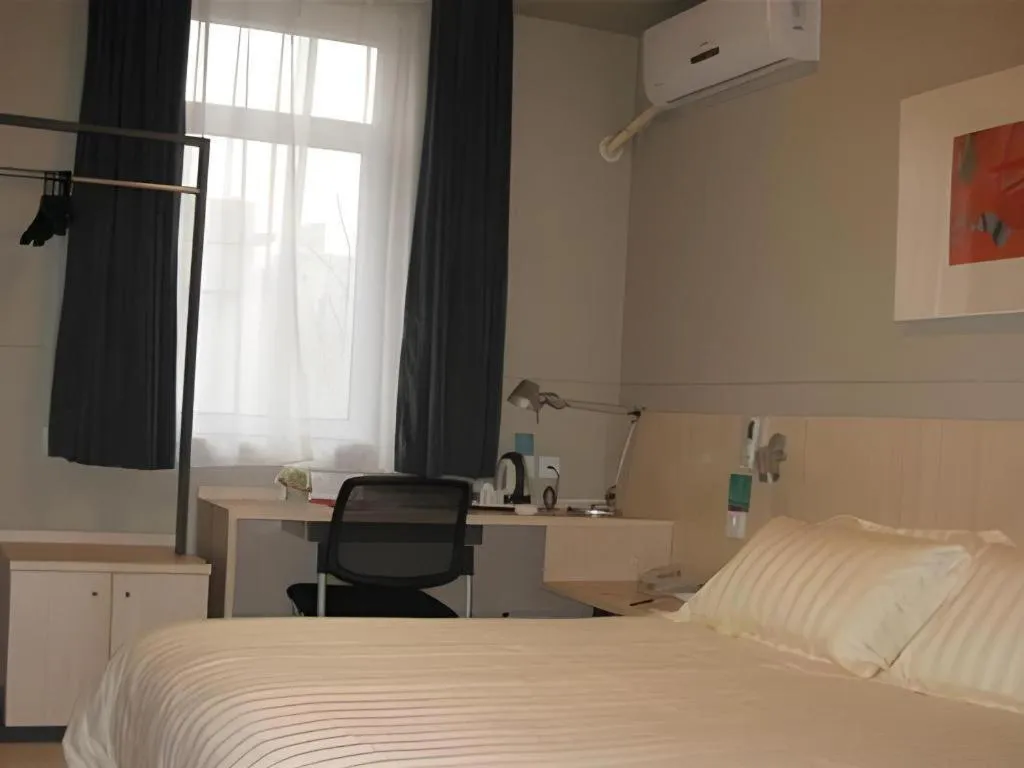 Bed in Jinjiang Inn Beijing Huairou Qingchun Road Wanda Plaza