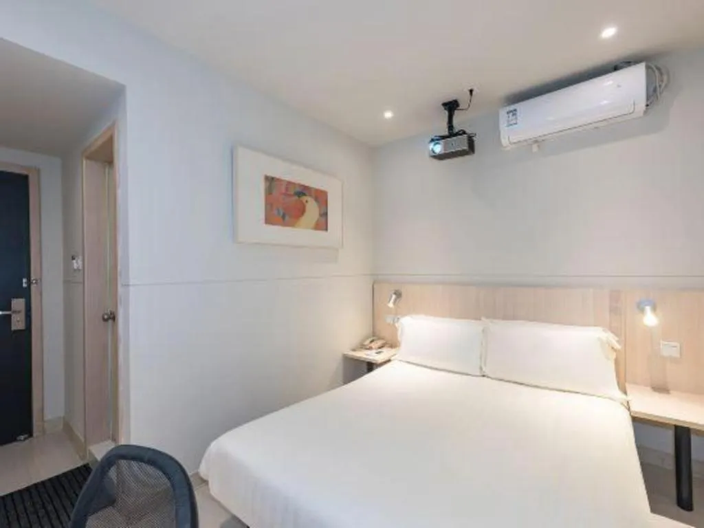 Bed in Jinjiang Inn Beijing Huairou Qingchun Road Wanda Plaza