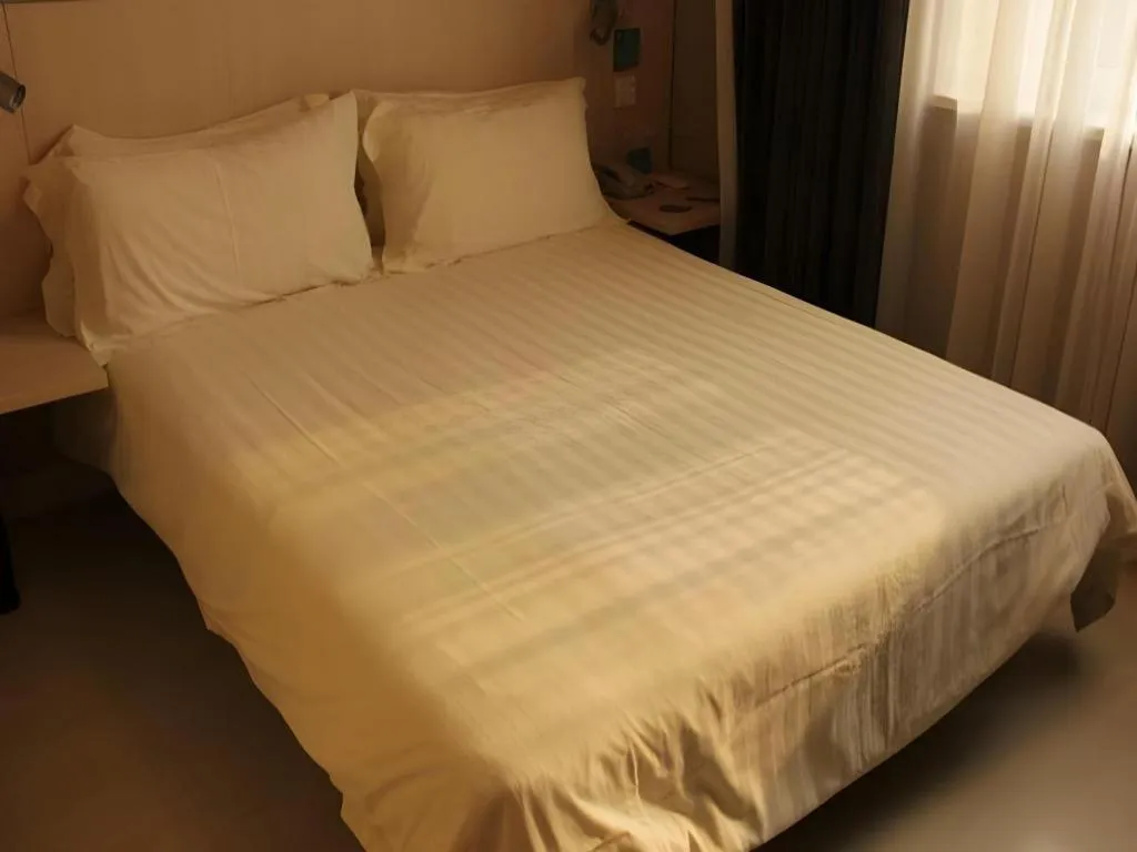 Bed in Jinjiang Inn Beijing Huairou Qingchun Road Wanda Plaza