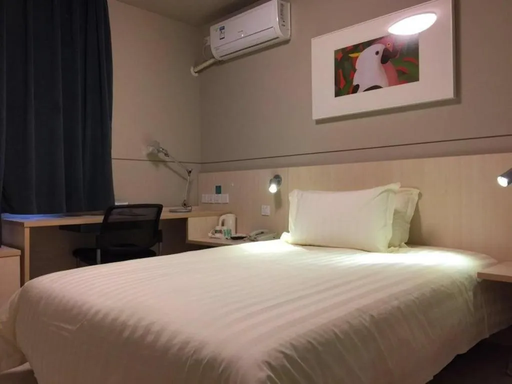 Bed in Jinjiang Inn Beijing Huairou Qingchun Road Wanda Plaza