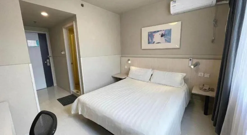 Bed in Jinjiang Inn Beijing Huairou Qingchun Road Wanda Plaza