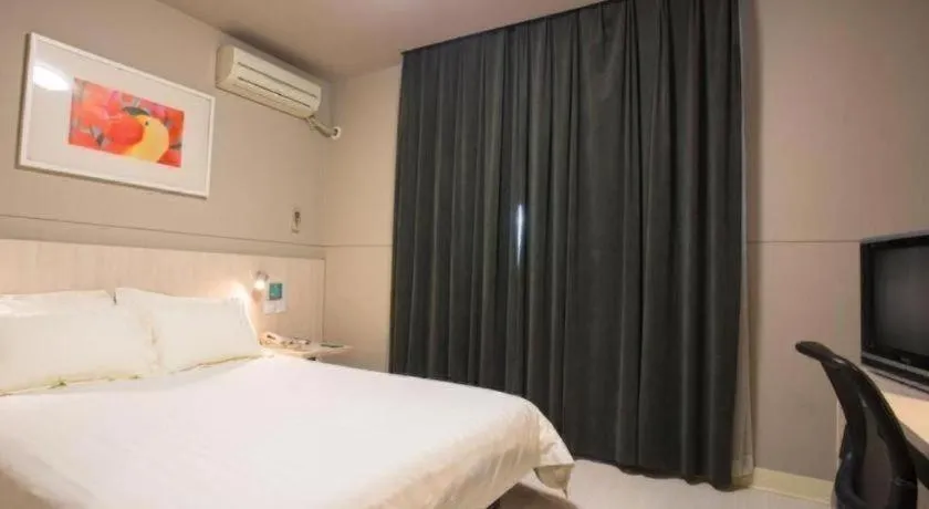 Bed in Jinjiang Inn Beijing Huairou Qingchun Road Wanda Plaza