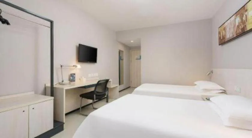 Bed in Jinjiang Inn Dalian Development Zone Jinma Road Light Railway Station