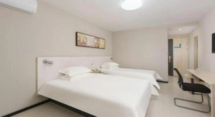 Bed in Jinjiang Inn Dalian Development Zone Jinma Road Light Railway Station