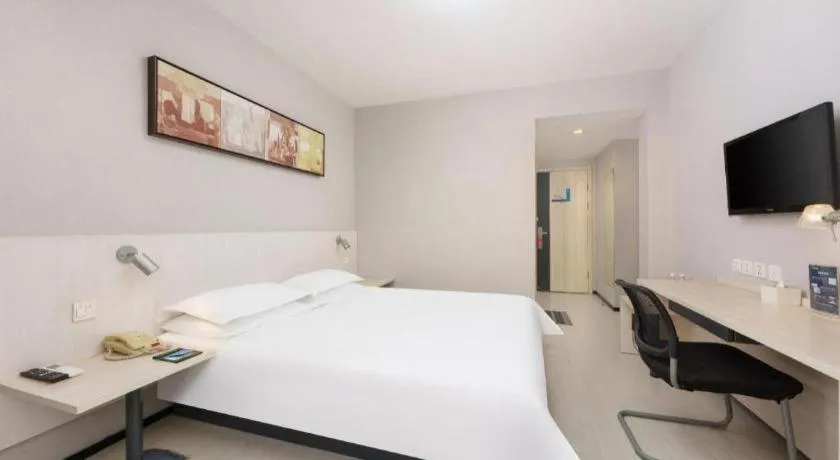 Bed in Jinjiang Inn Dalian Development Zone Jinma Road Light Railway Station